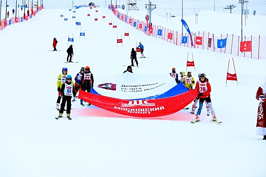 Со спортом на высоте. В Ново-Переделкине открылся обновленный горнолыжный склон