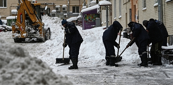 Крыша супермаркета обвалилась в Подмосковье под тяжестью снега