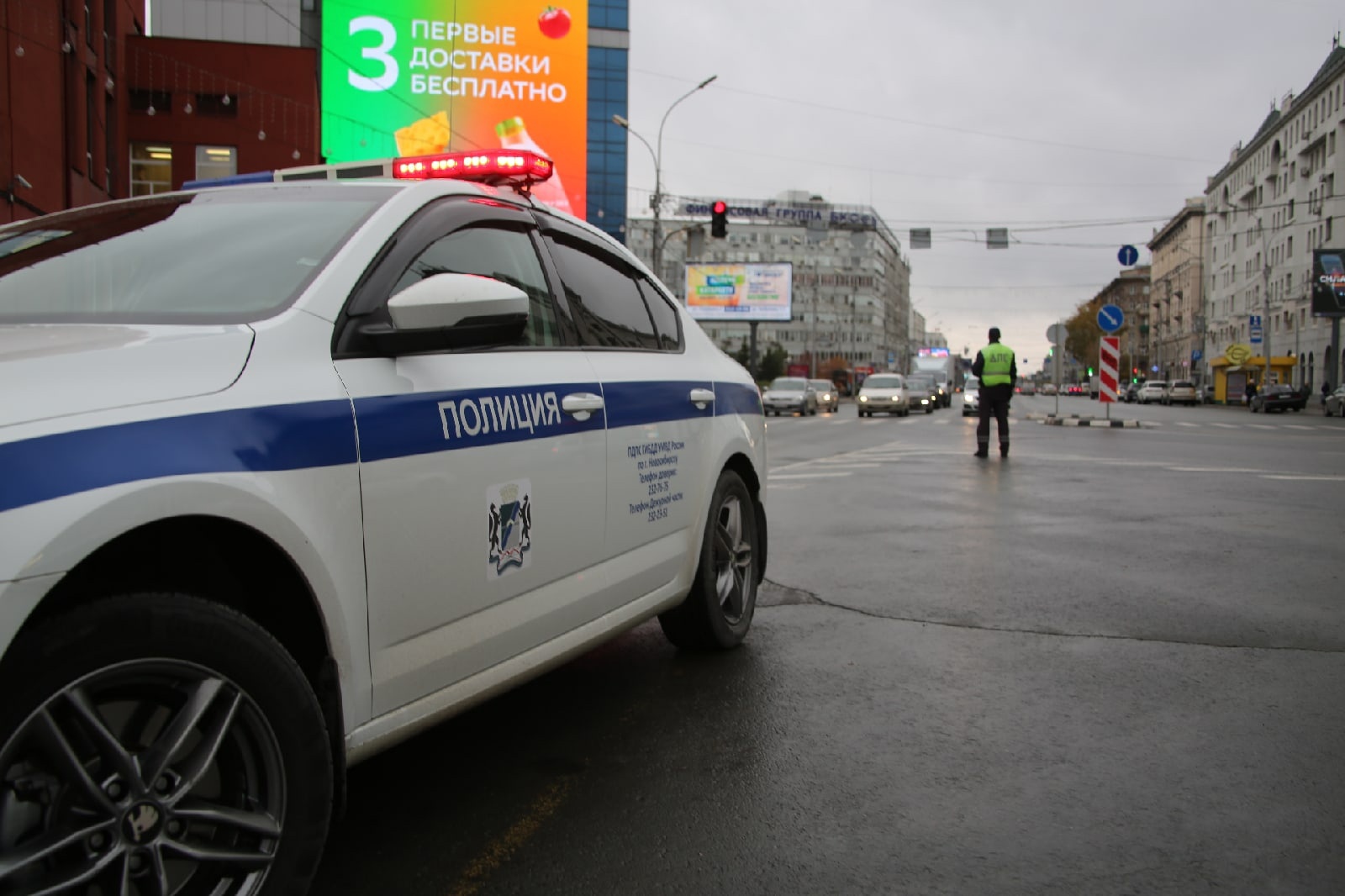 В Новосибирске подросток угнал автомобиль родственницы и разбил об столб
