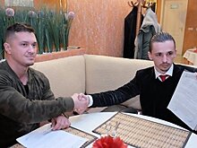 Бой журналиста и "фальшивого десантника" перенесли