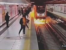 Упавший на рельсы зонтик вызвал замыкание и взрыв в подземке