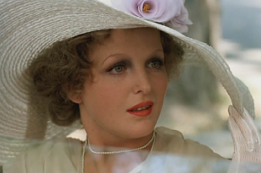 От рабы любви до блондинки за углом. Пять ярких кинообразов Елены Соловей