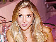 Бывшая жена футболиста Глушакова выложила фото в ярком купальнике