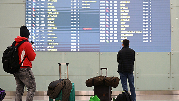 В аэропортах Москвы произошла массовая отмена и задержка рейсов