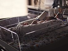 Состояние девочки, попавшей в больницу после падения льда на проспекте Ленина, крайне тяжелое — Минздрав