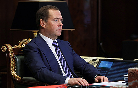 Медведев: на материнский капитал за время действия программы выделили около 3 трлн рублей