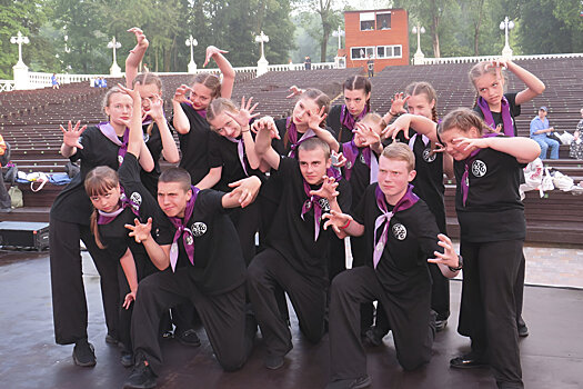 Артисты вошли в тень