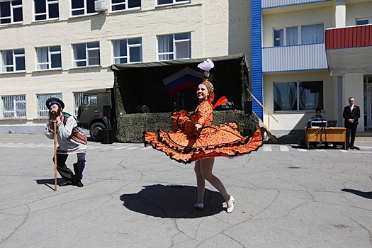 Челябинские артисты выступили перед защитниками Донбасса в липецкой военной части