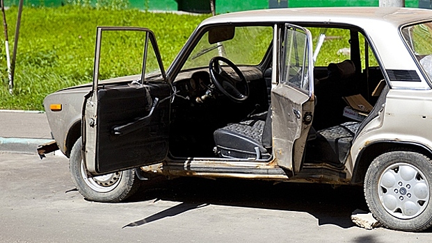 Владельцев брошенных авто разыскивают в Вологде