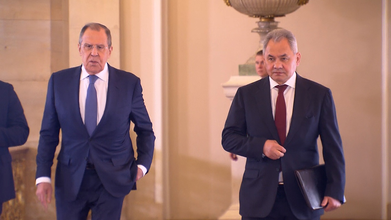 Шойгу и Лавров прибыли в Кремль