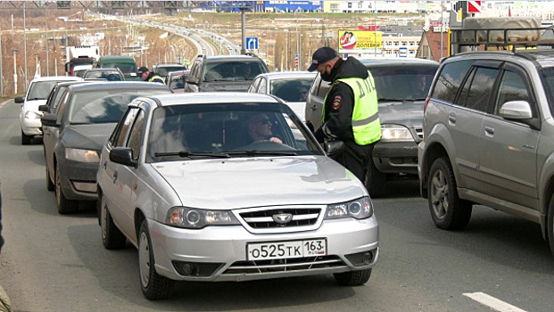 В Самарской области останавливают автомобили из других регионов