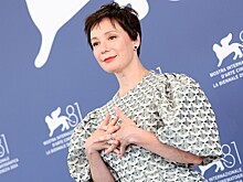 Актриса Хаматова пришла на премьеру фильма в новом образе