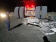 Многотонный БелАЗ раздавил внедорожник с пассажирами