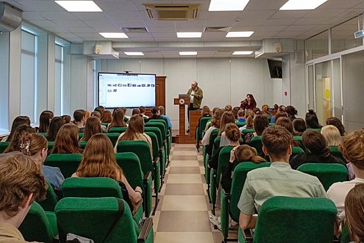 Военкоры "РГ" рассказали студентам журфака о работе в экстремальных условиях