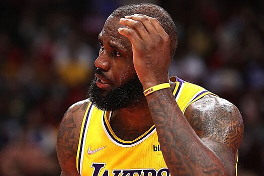 «Лейкерс» покинули плей-офф НБА, проиграв в пятом матче «Денверу». У Леброна 30 очков