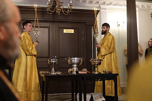 Митрополит Алексий освятил духовно-просветительский центр в Карабаше