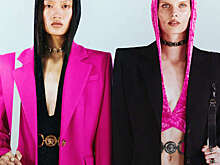 Versace показал новую коллекцию в цвете фуксия