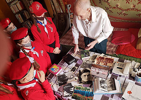 Юнармейцы из Приднестровья посетили ветеранов Великой Отечественной войны