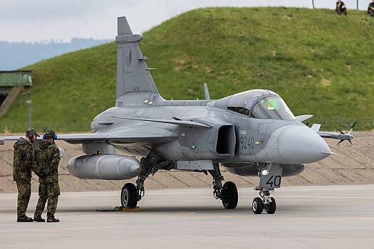 Швеция захотела оплатить истребители для Украины российскими активами