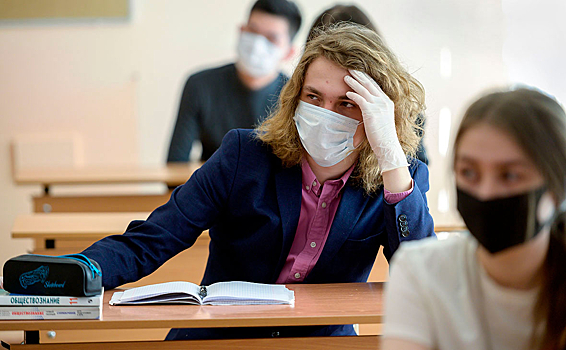 Российские школьники массово начали искать работу