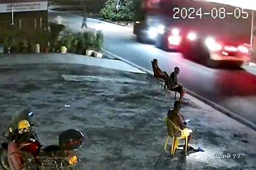 Серия аварий с фурами произошла по вине выбежавшего на дорогу ребёнка