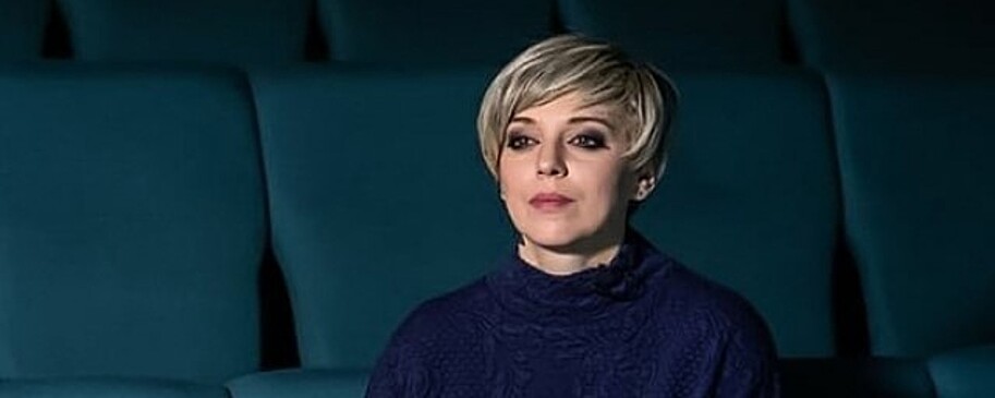 42-летняя актриса Нелли Уварова призналась, что молится каждый день