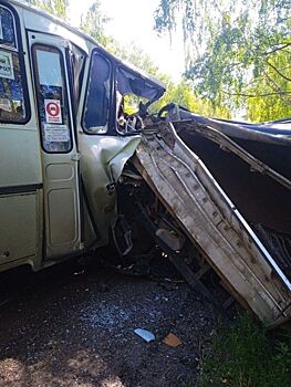 В Нижегородской области семь пассажиров пострадали в результате столкновения микроавтобуса с фурой