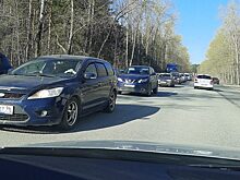 На въезде в Екатеринбург образовалась пробка из-за изменения светофора