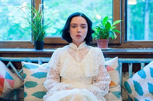 Что известно о загадочной 19-летней российской певице Polnalyubvi, которую называют будущей звездой