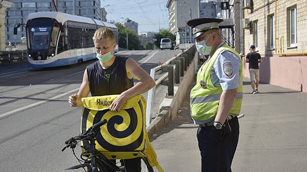 Крути педали, не забывая правил: инспекторы вышли в рейд против лихачей на велосипедах