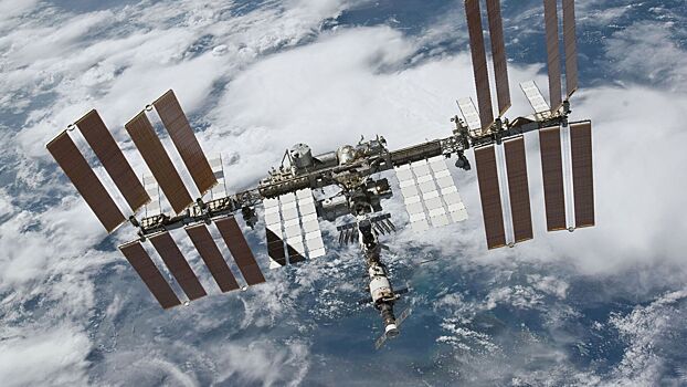 Космонавты приготовили на МКС оливье для американки