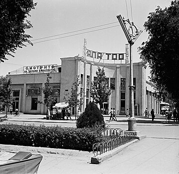 Почему власти хотели снести "Ала-Тоо" — история старейшего кинотеатра Бишкека