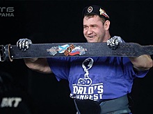 Заливает грудь кровью и восхищает иностранцев: омский силач набрал популярность за рубежом