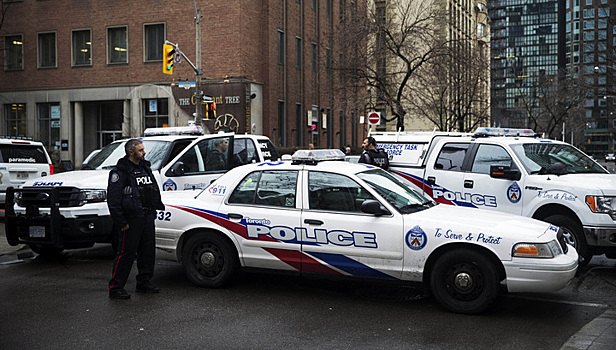 В метро Торонто задержан человек с топором