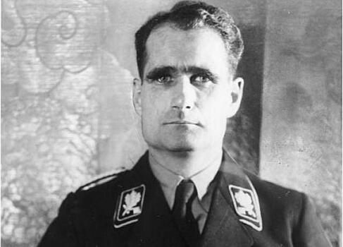 Зачем нацистский вождь Рудольф Гесс в 1941 года бежал в Англию