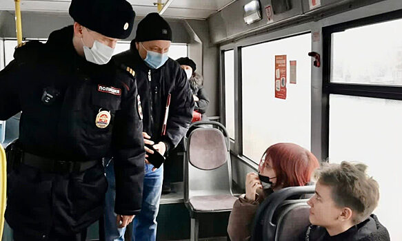 В Красноярске в выходные 11 пассажиров общественного транспорта нарушили масочный режим