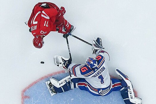 Российскому хоккеисту разбили лицо в драке в матче НХЛ