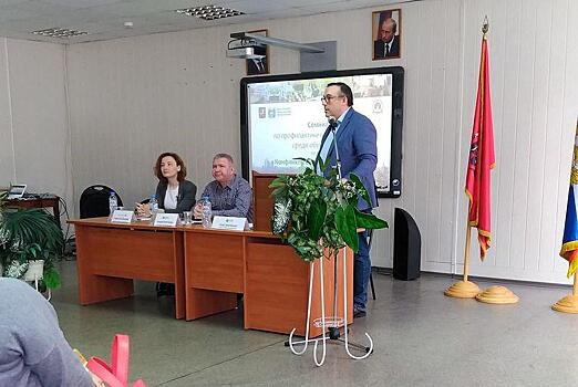 Педагог школы имени Василия Орлова выступил на семинаре по вопросам профилактики правонарушений среди подростков