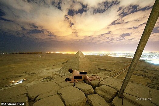 Парочка туристов занялась сексом на вершине пирамиды в Египте💋