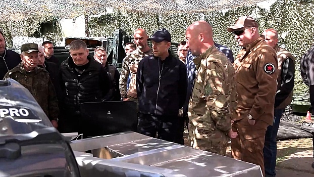 Мантуров посетил группировку «Днепр» и встретился с генералом Теплинским