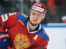 Хоккеист Плотников призвал не принуждать игроков использовать защиту шеи