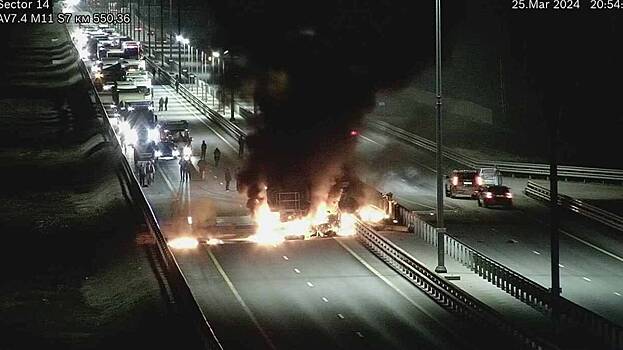 Движение в сторону Москвы перекрыто на трассе М-11 в Новгородской области