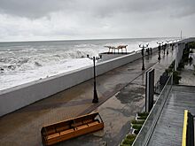 Шторм века разрушил набережную в Сочи