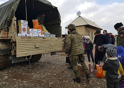 Военнослужащие 201-й российской военной базы отправили продукты для многодетных семей Таджикистана