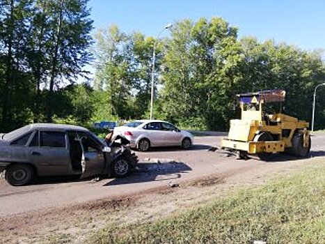 В Башкирии погиб водитель, влетевший в дорожный каток