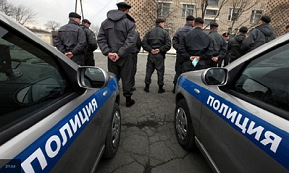 Не по собственному желанию: участника "танцующего" свадебного кортежа уволили из полиции
