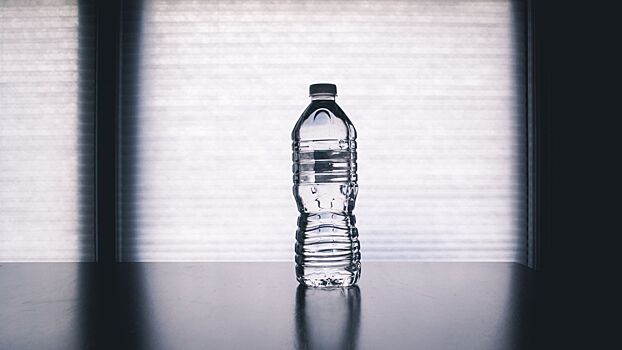 Врач Перова объяснила, чем опасна питьевая вода в пластиковых бутылках