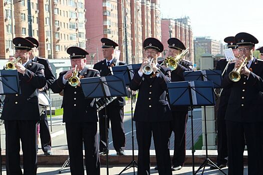 Оркестр нижегородской полиции дал концерт в честь Дня Победы