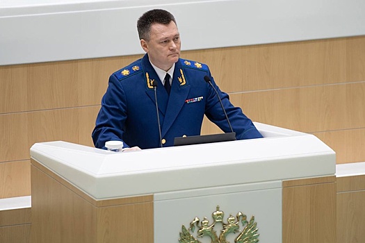 Таможенники при проверке авиагруза обнаружили 19 редких попугаев