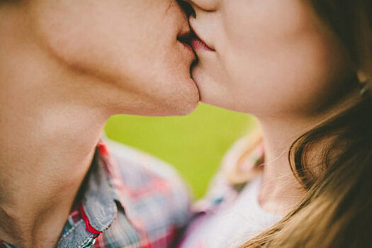 3 болезни, которые передаются через поцелуи